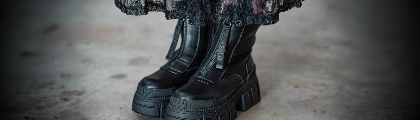 Buffalo. Neu gedacht. / Vervollständige jetzt deinen Goth-Look! / Zieh' dich an