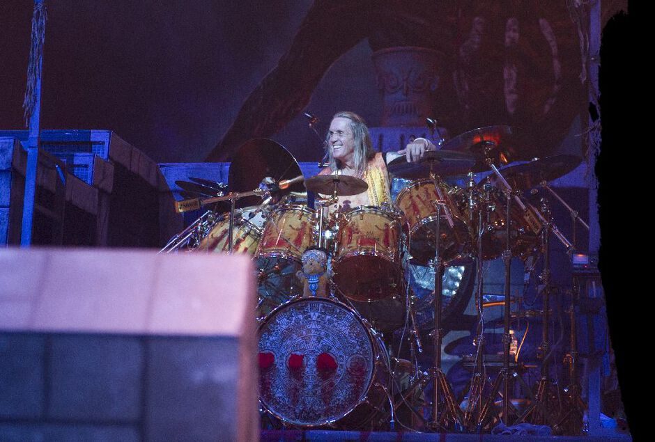 <b>Nicko McBrain </b>