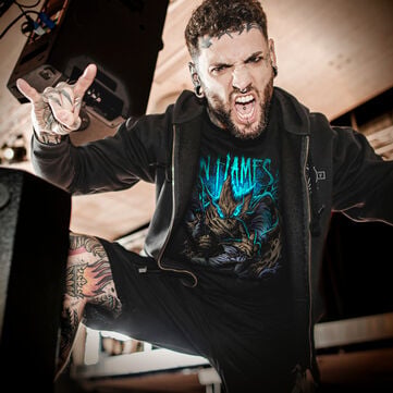 Gratis Versand auf ausgewähltes Merch*