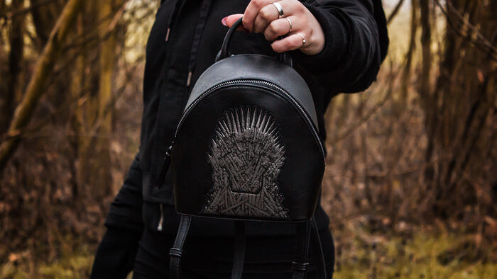 Valar Morghulis &#8211; der Iron Throne Mini-Rucksack von Danielle Nicole