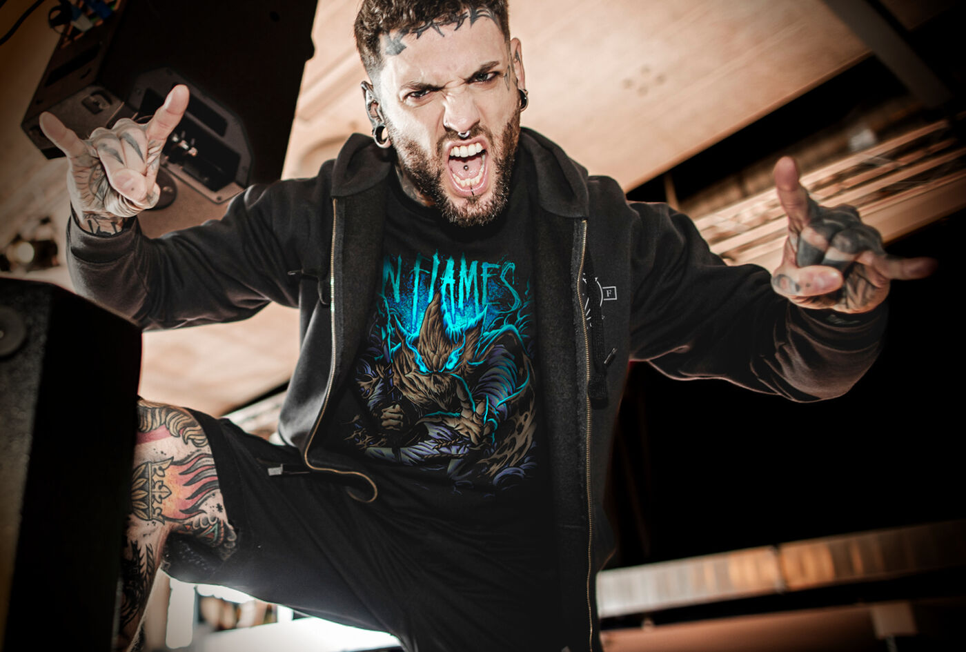 Gratis Versand auf ausgewähltes Merch*