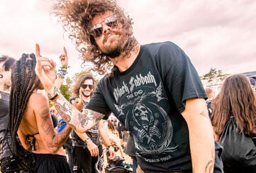 Kickstart your festival! 3 für 2 auf's beste Merch! / [object Object] / Jetzt sparen!