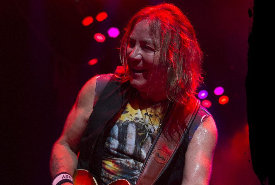 <b>Dave Murray</b>
