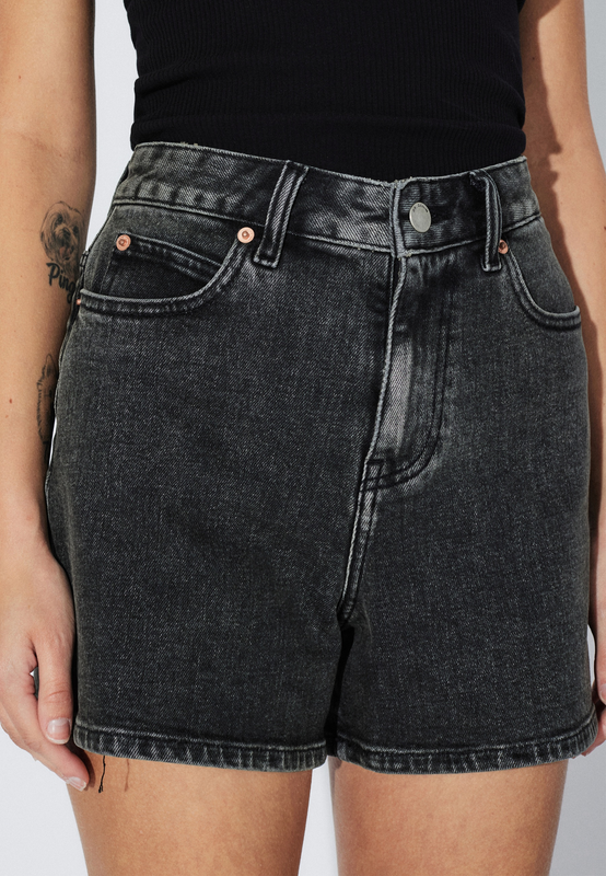 Thumbnail - Dr. Denim Nora Shorts Short schwarz in 28