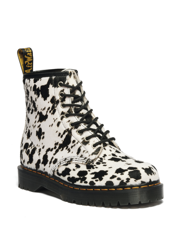 Thumbnail - Dr. Martens 1460 Bex Black Dalmatian Print Hair On Boot weiß schwarz in EU40