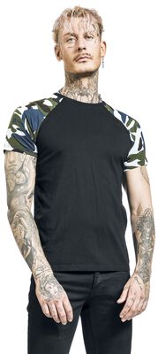 Schwarzes T-Shirt mit Camouflage Ärmeln