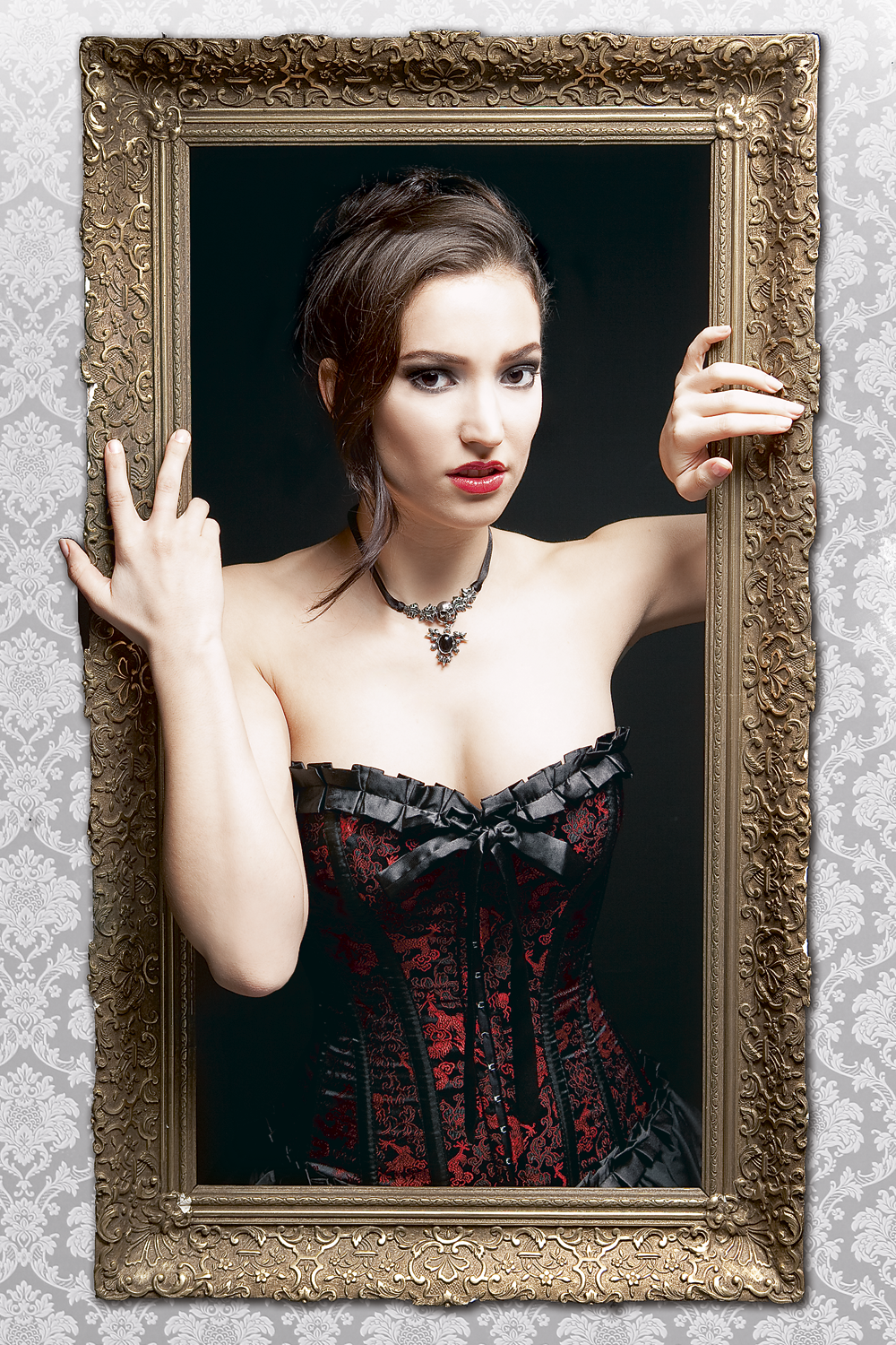 Burleska Lily Hook Red Dragon Korsage schwarz rot