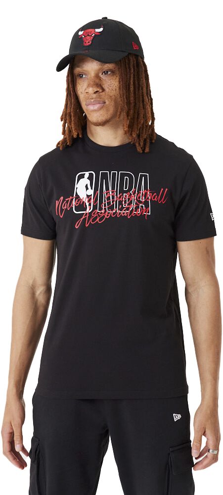 New Era - NBA Script Tee - NBA Logo T-Shirt schwarz in M