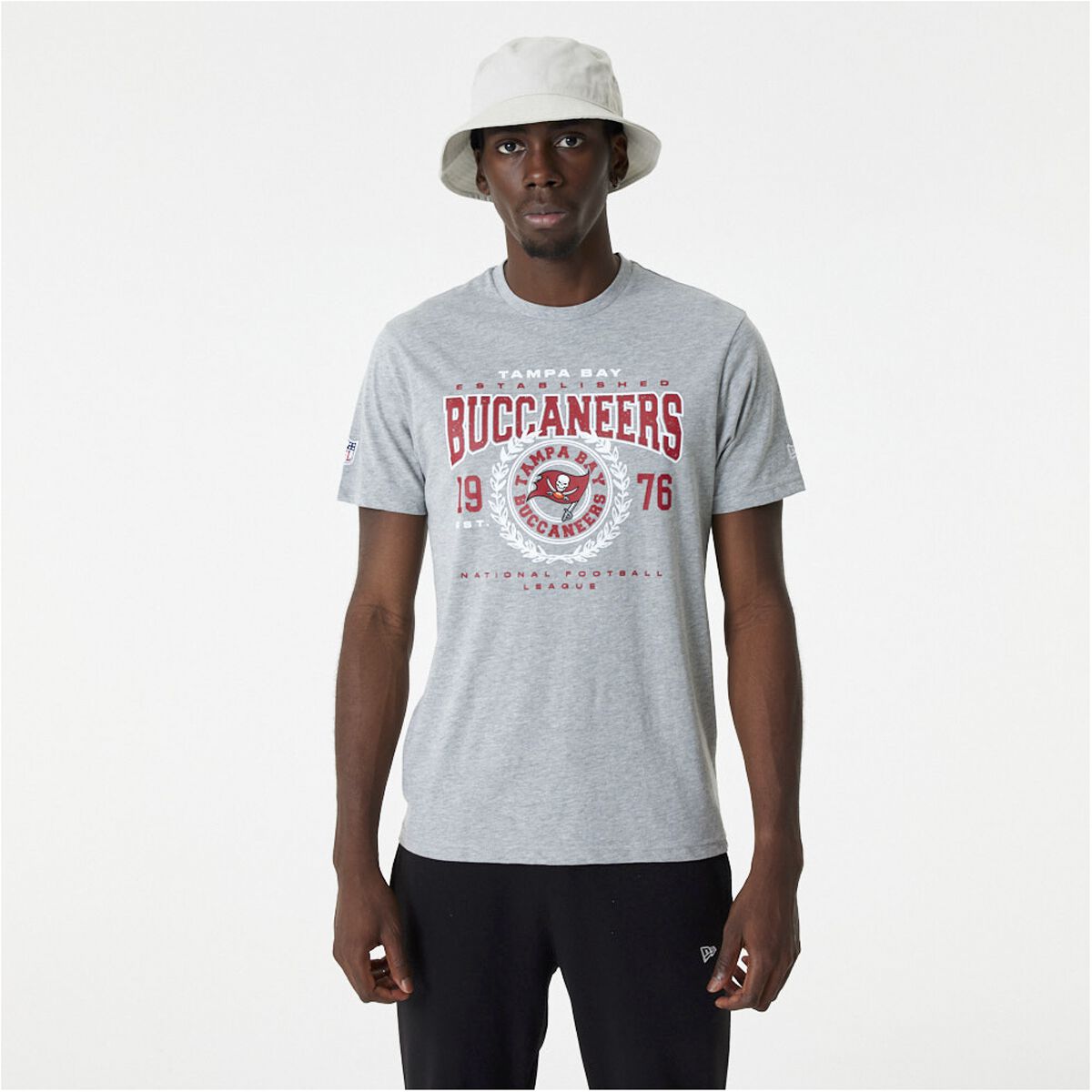 New Era – NFL T-Shirt – Tampa Bay Buccaneers – Graphic Tee – S – für Männer – Größe S – heather grey