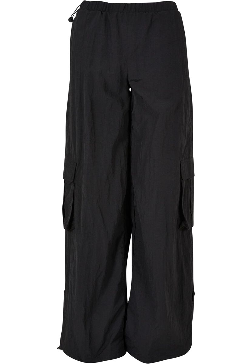 Image of Pantaloni modello cargo di Urban Classics - Ladies’ wide crinkle nylon cargo trousers - S a M - Donna - nero