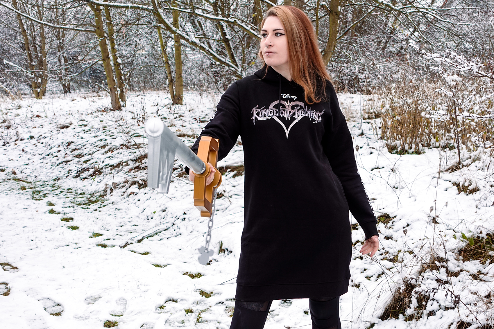 Hoodie Kleid mit Kingdom Hearts Motiven