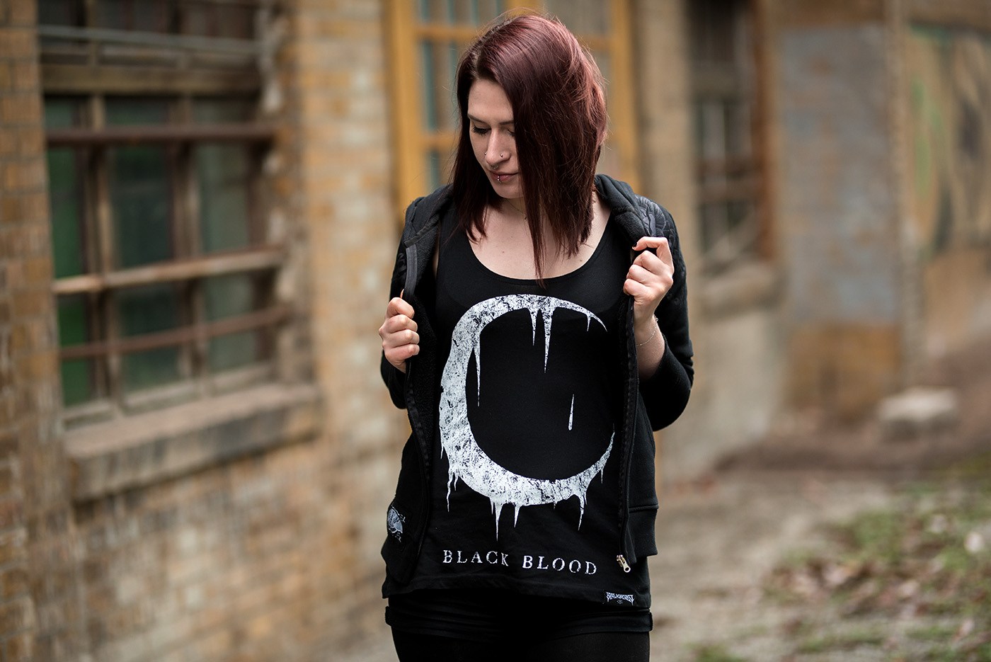 Blood Moon Top von Black Blood in Kombi mit der Wind Leggings von Vixxsin